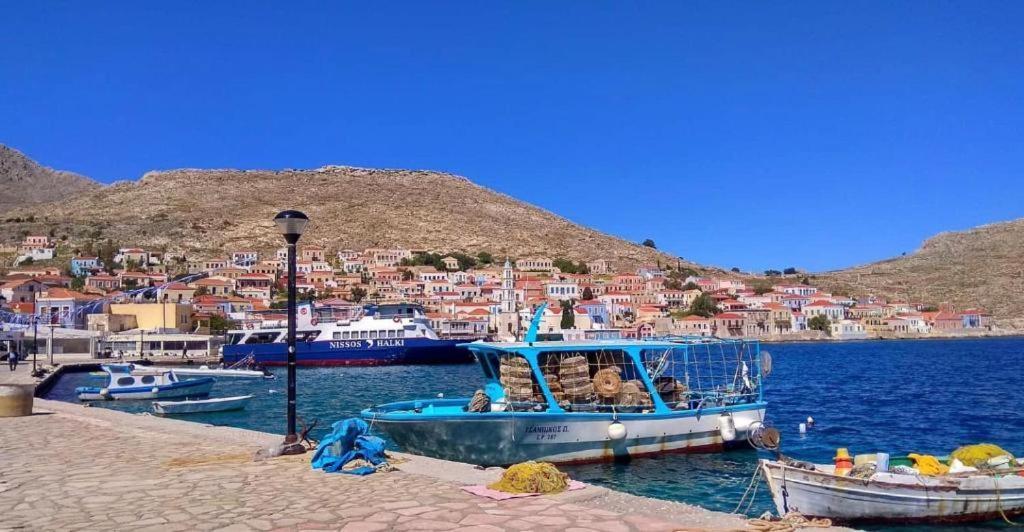 Marina Castellana Studios II Chalki Town Екстериор снимка