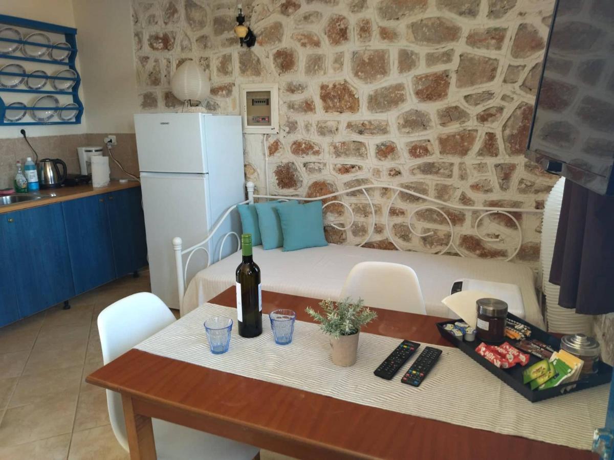 Marina Castellana Studios II Chalki Town Екстериор снимка