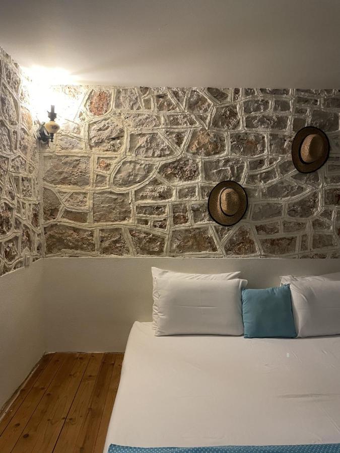 Marina Castellana Studios II Chalki Town Екстериор снимка