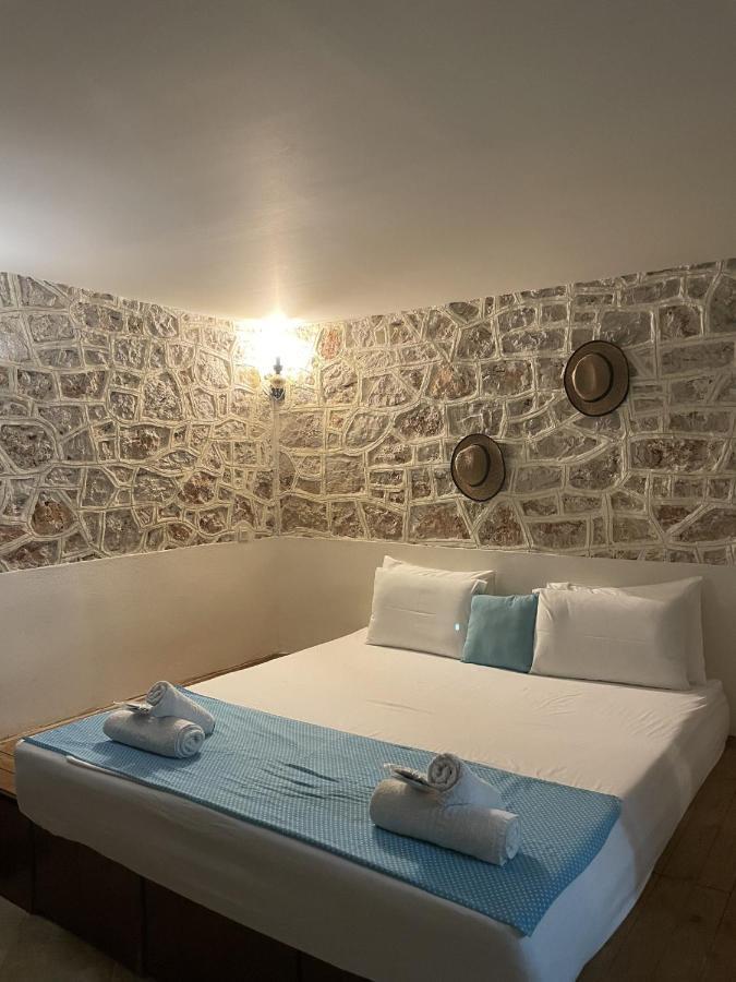 Marina Castellana Studios II Chalki Town Екстериор снимка