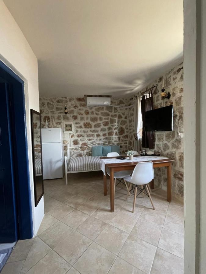 Marina Castellana Studios II Chalki Town Екстериор снимка
