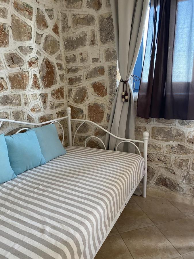 Marina Castellana Studios II Chalki Town Екстериор снимка
