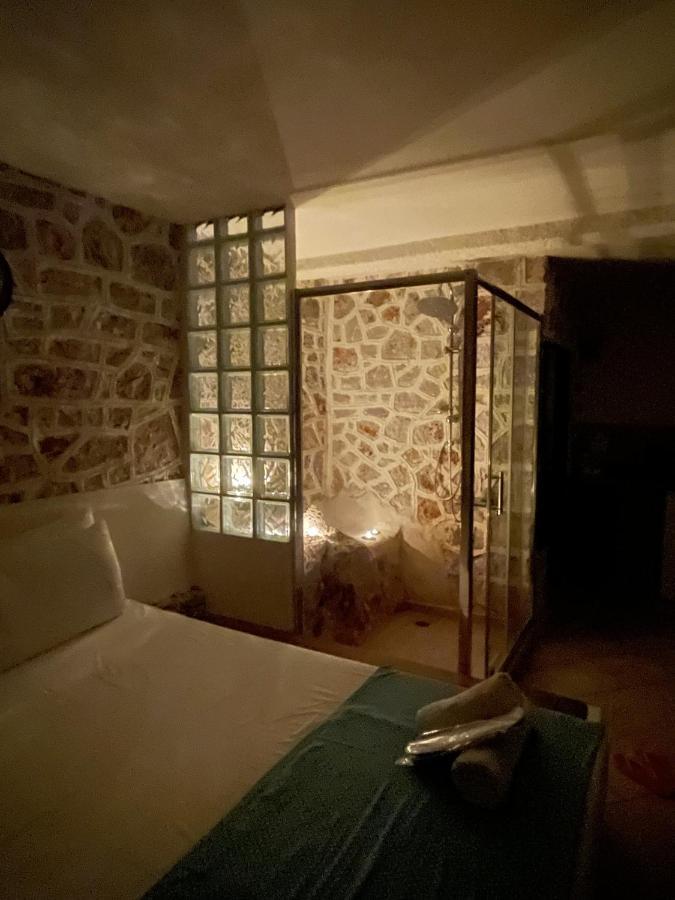 Marina Castellana Studios II Chalki Town Екстериор снимка